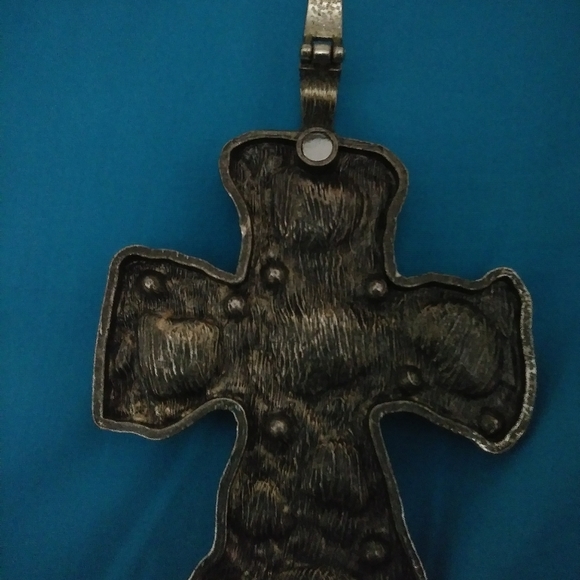 Cross pendent - Picture 3 of 3